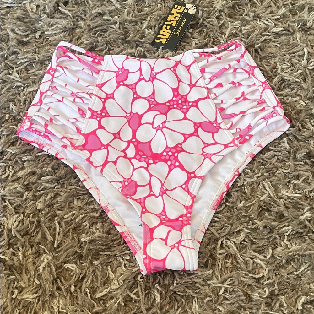Surf Style Pink and White High-Waisted floral Bikini Bottoms size medium NWT